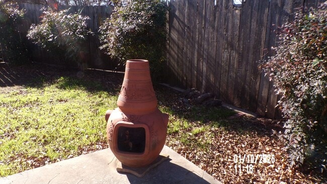 Building Photo - Fantasic Country Club West Home  1/2 OFF FIRST FULL MONTH'S RENT