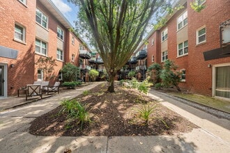 Building Photo - 6429 N Damen Ave