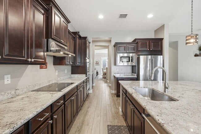 Building Photo - 10702 E Lumiere Ave