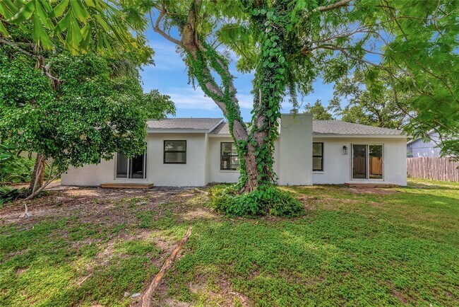Building Photo - 1658 Ridgewood Ln