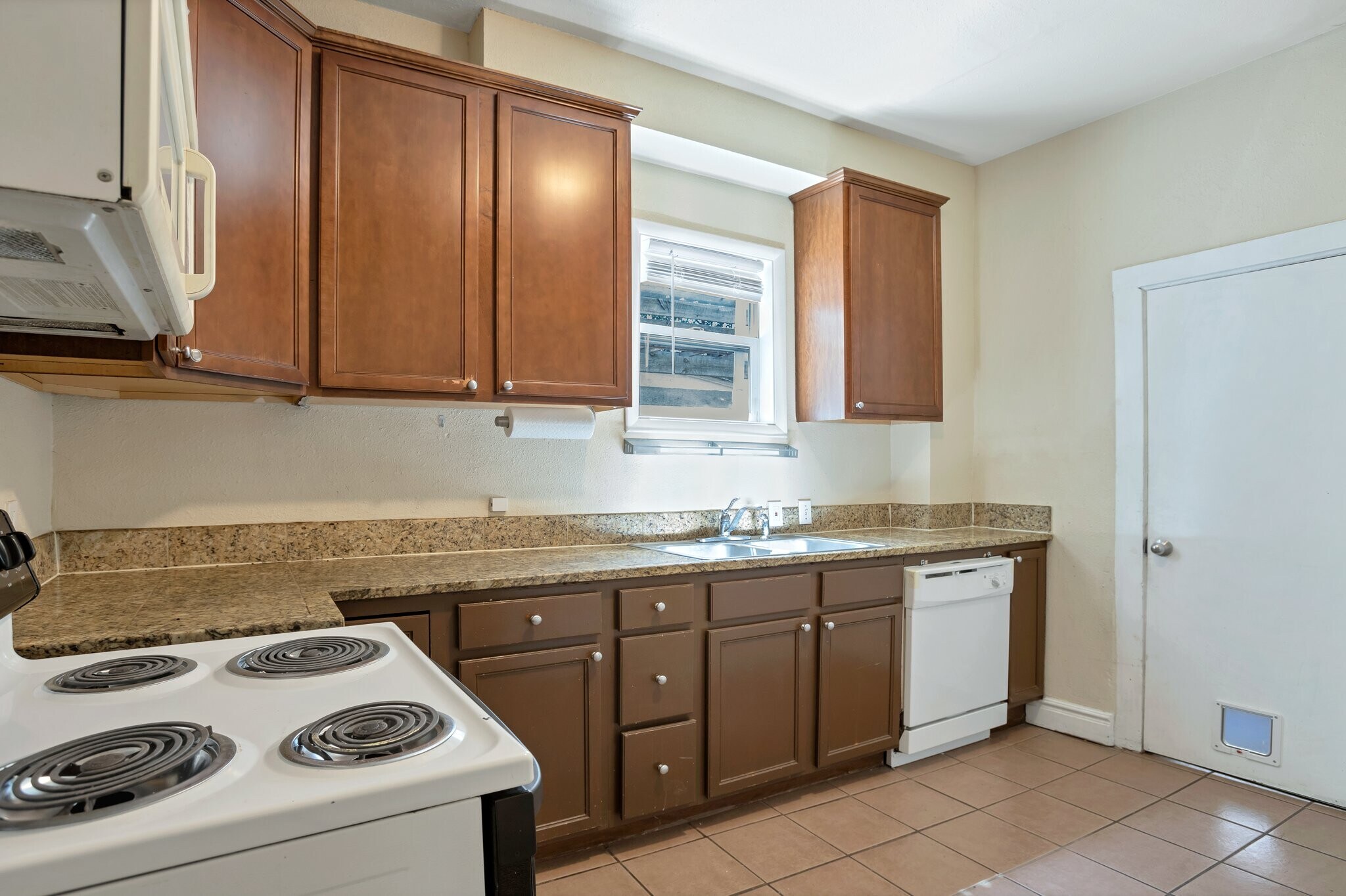 Kitchen - 2707 N Downing St