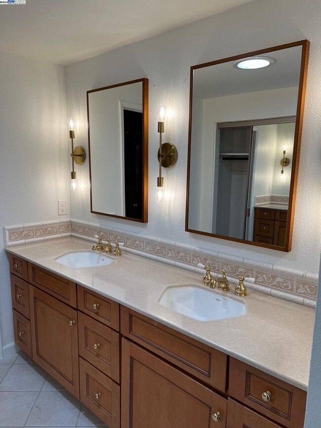 Building Photo - 535 Cambrian Way