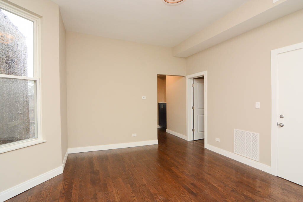 Building Photo - 2637 W Potomac Ave