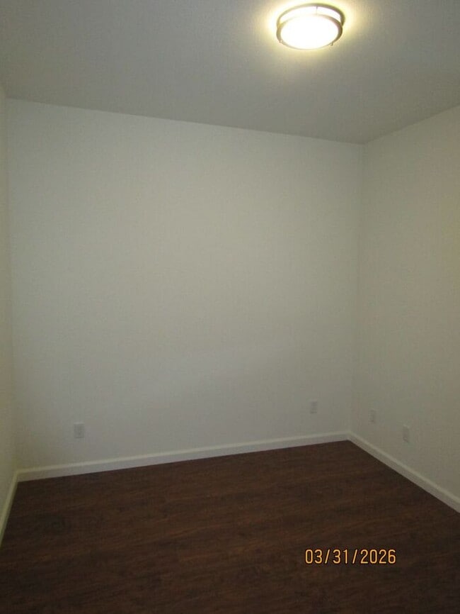 Building Photo - Beautifully updated single family house available NOW! $3,000 per month