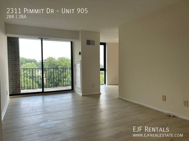 Building Photo - 2311 Pimmit Dr