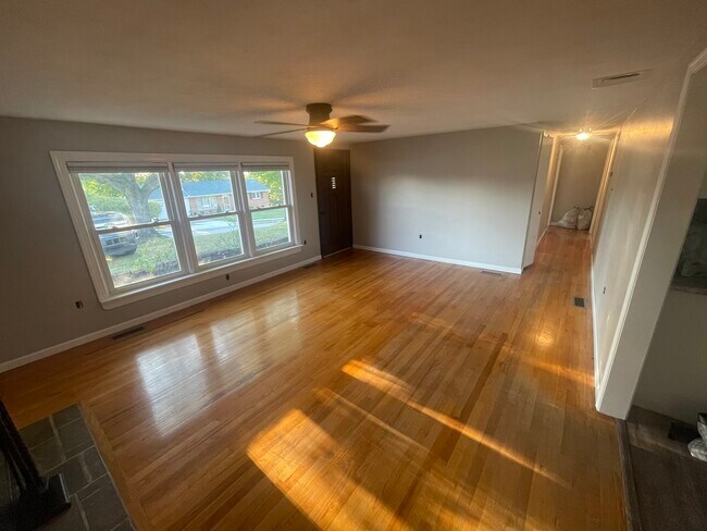 Building Photo - 407 Mount Allen Drive