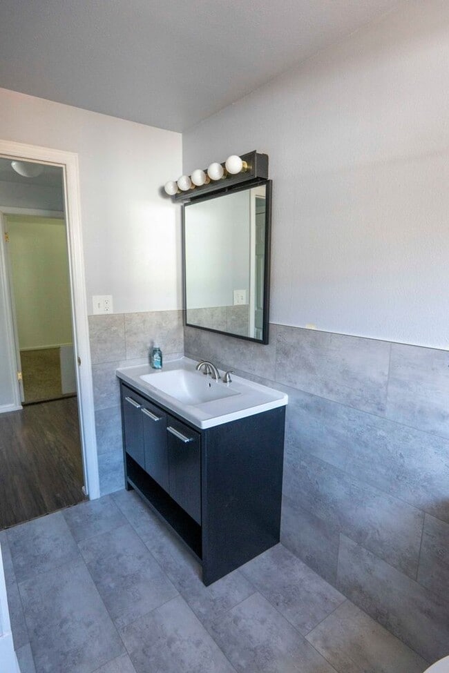Building Photo - Spacious 3BR Duplex in Lakewood