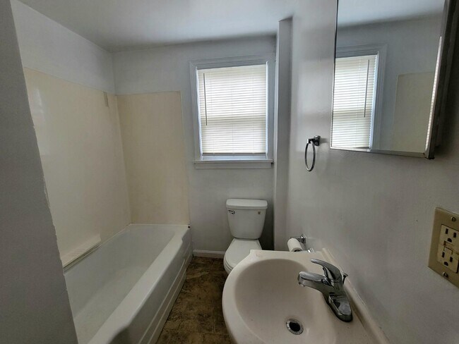 Building Photo - 378 George St