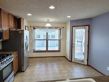 Building Photo - 15205 French Dr N