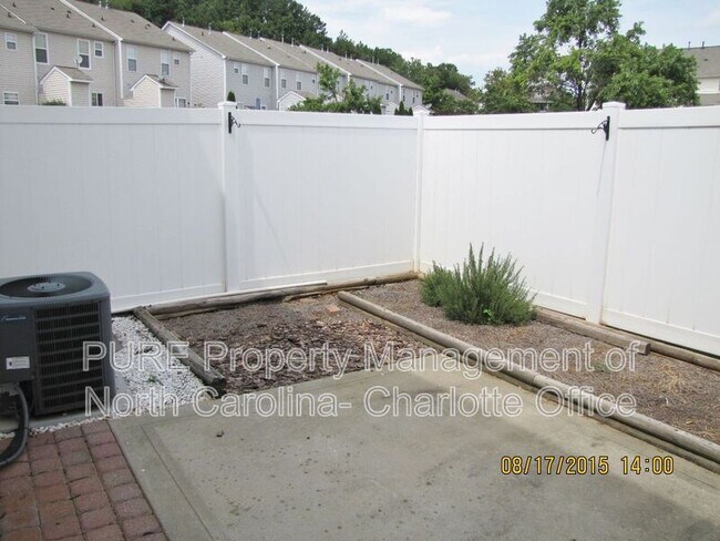 Building Photo - 18040 Delmas Dr