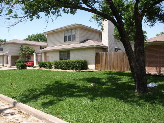 Building Photo - 10834 Sugar Hill Dr