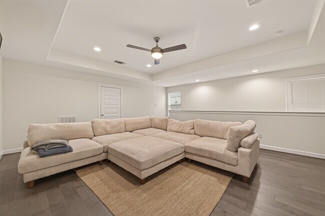 Building Photo - 1027 Gross St