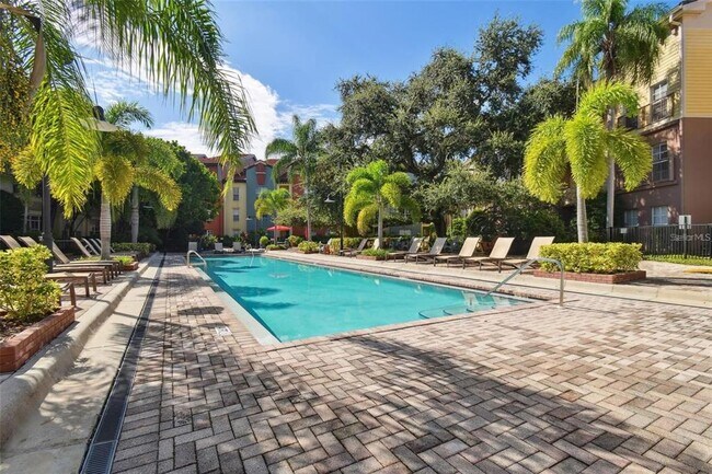 Building Photo - 2421 W Horatio St