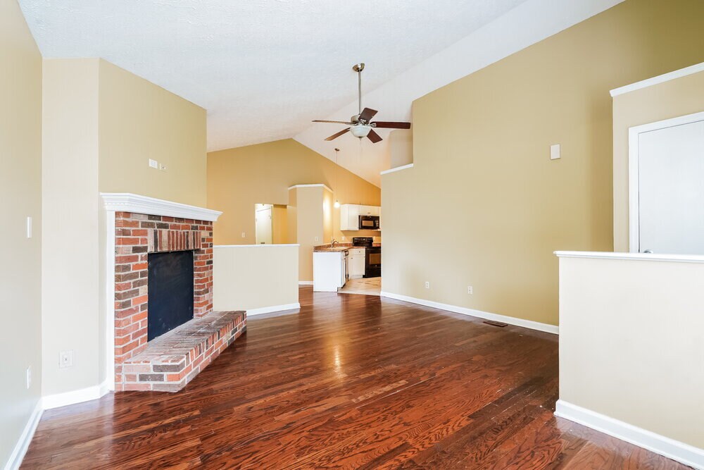 Building Photo - 5761 Pilgrim Dr