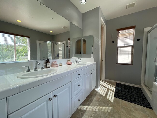 Building Photo - Spacious 5-Bedroom Retreat in Fallbrook’s ...