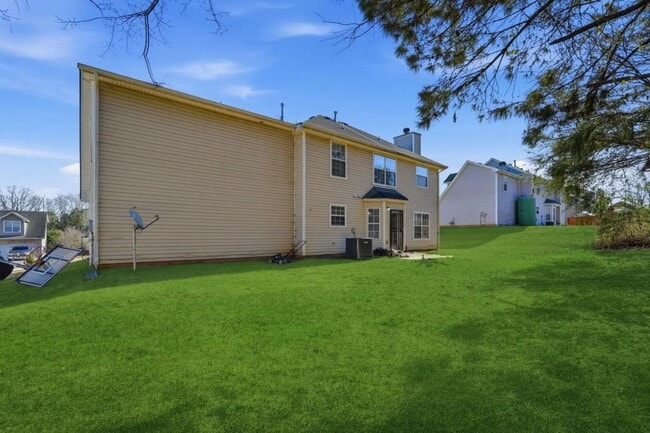 Building Photo - 589 Wren Walk