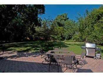 Building Photo - 305 Maplewood Rd