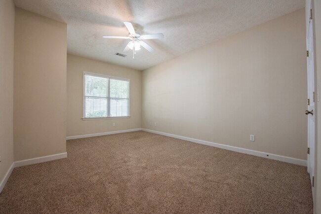 Building Photo - 1613 Over Cup Cir