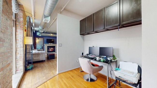 Building Photo - 420 S Clinton St