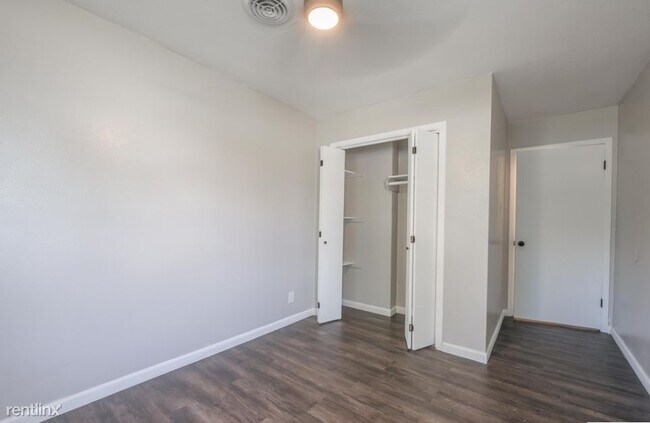 Building Photo - 3 br, 1 bath House - 1302 N W S Young Dr