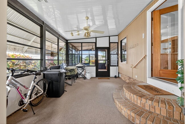 Building Photo - 7894 SE Saratoga Dr