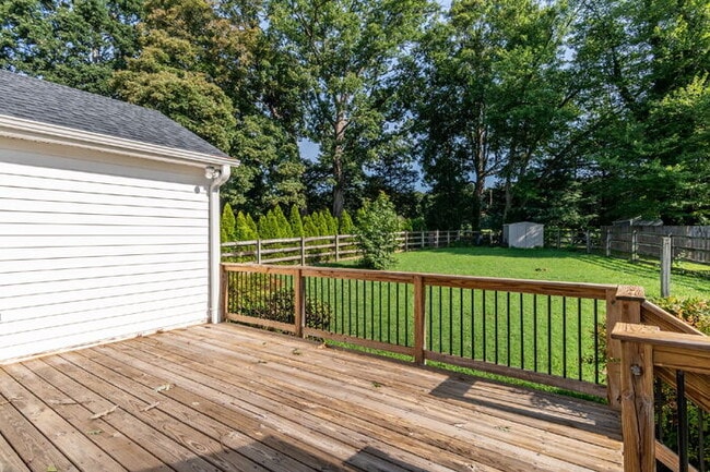 Building Photo - 3 Bedroom Ranch Home with Fenced Yard in Richmond – Available July 15th – $2,295/mo