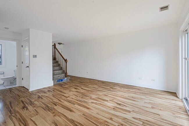 Building Photo - 11 Foxcroft Rd