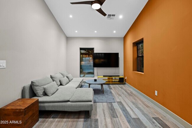 Building Photo - 358 E Whitton Ave