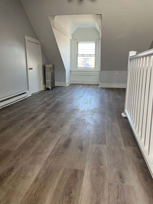 1st Bedroom - 332 Franklin St