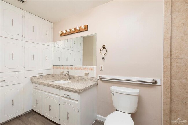 Building Photo - 39 Pecan Ave