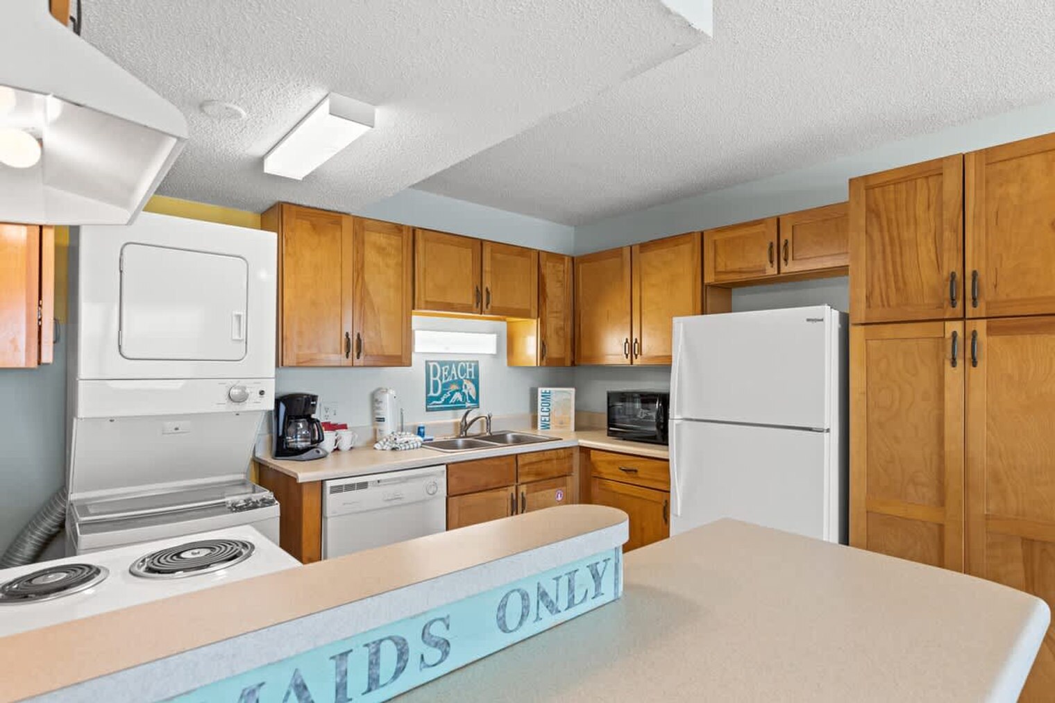 Building Photo - 8743 Thomas Dr