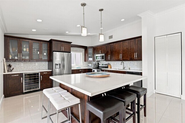 Building Photo - 203 Gulfview Dr