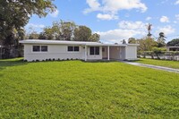 Building Photo - 1530 NW 18th Ct
