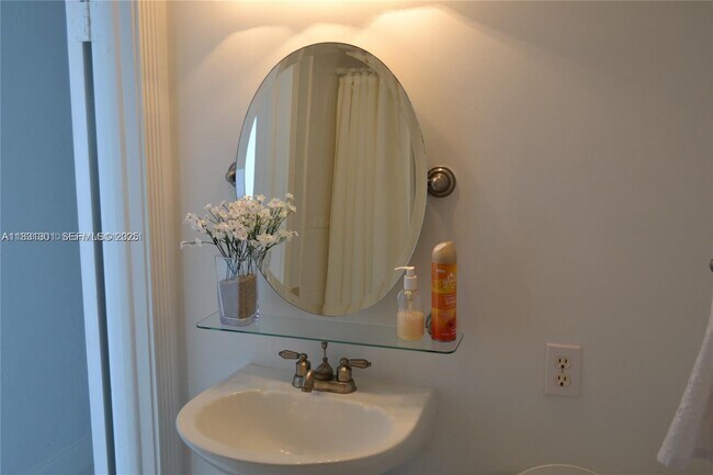 Building Photo - 3850 Galt Ocean Dr