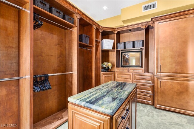 Building Photo - 9145 Tesoras Dr