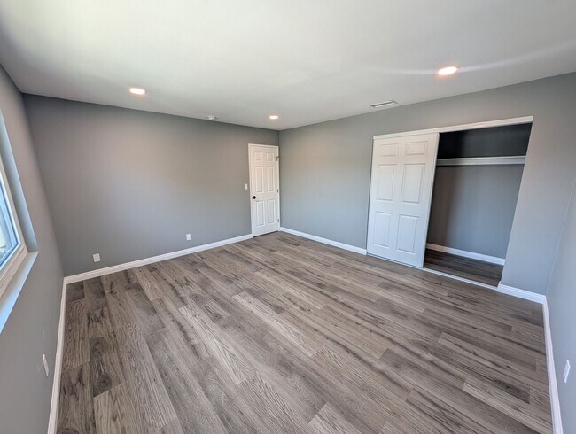 Building Photo - 1129 Cherry Ave