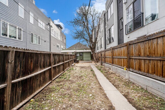 Building Photo - 2825 W 25th Ave