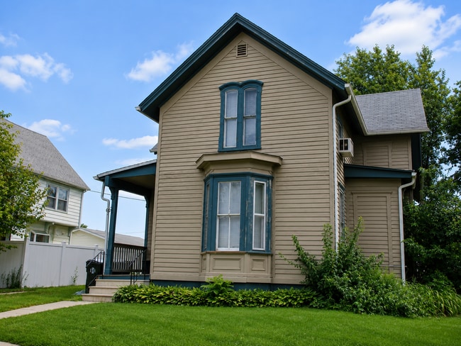 Building Photo - 827 W 3rd St