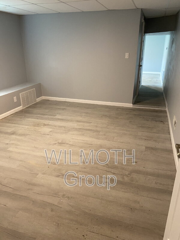 Building Photo - 15 N Riley Ave