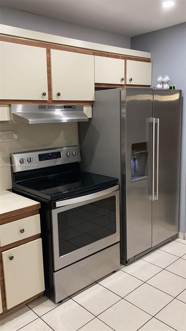 Building Photo - 2102 SW 106th Ct