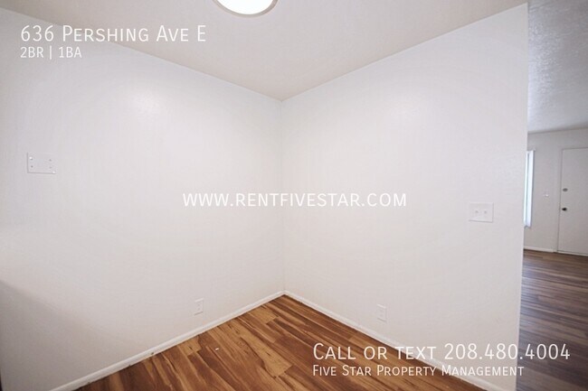 Building Photo - 2024 Remodeled Apartment, $100 Laundry Cre...