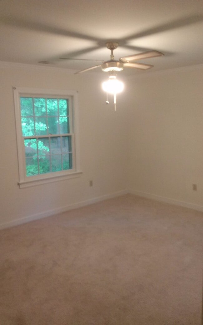 Building Photo - 3 Bedroom 2 bath Brick Ranch on 7.9 Acres ...