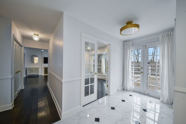 Building Photo - 945 Anne Rd