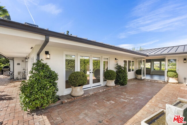 Building Photo - 9881 Beverly Grove Dr