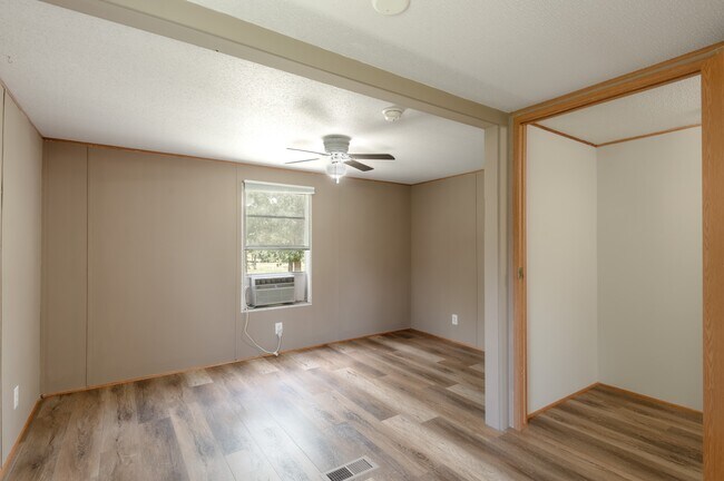Building Photo - 37 C Riverside Ln