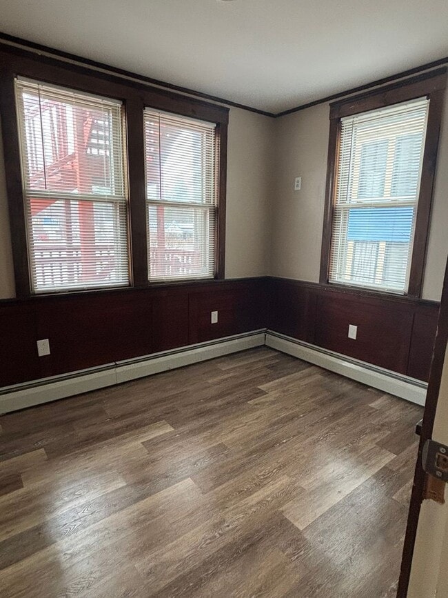 Building Photo - 151 S Main St