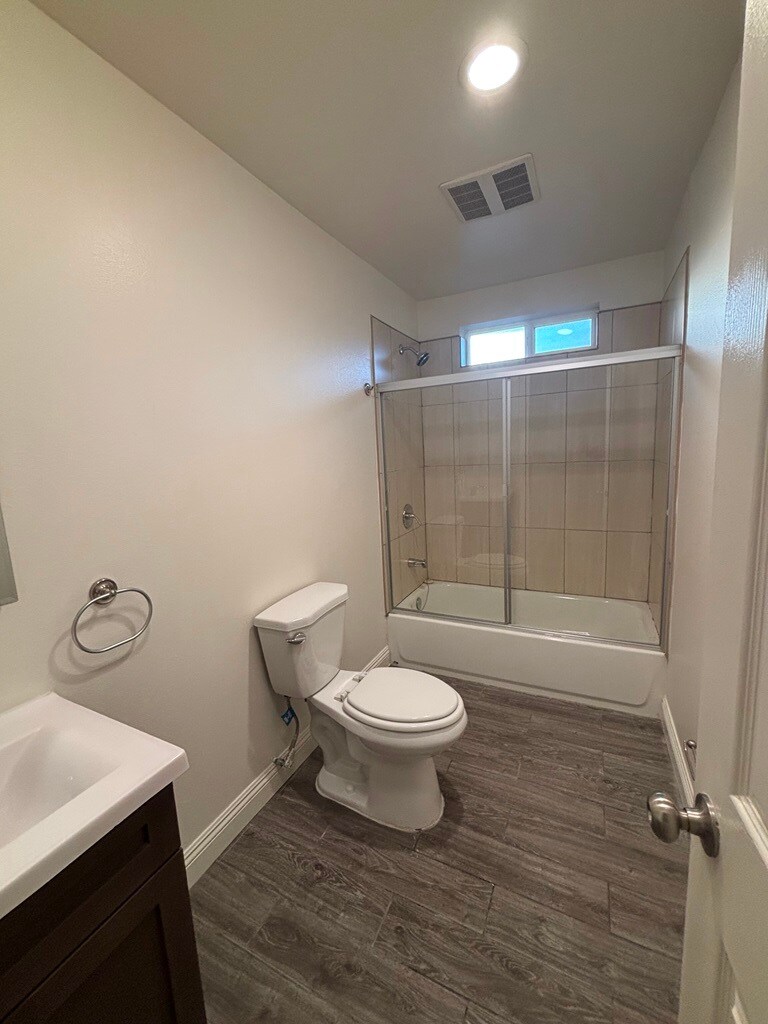 Building Photo - 522 W 51st St