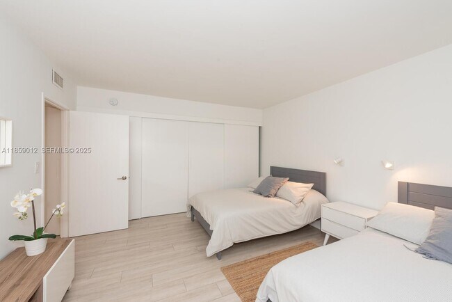 Building Photo - 181 Crandon Blvd