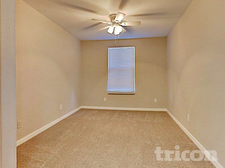 Building Photo - 6595 64th Way N