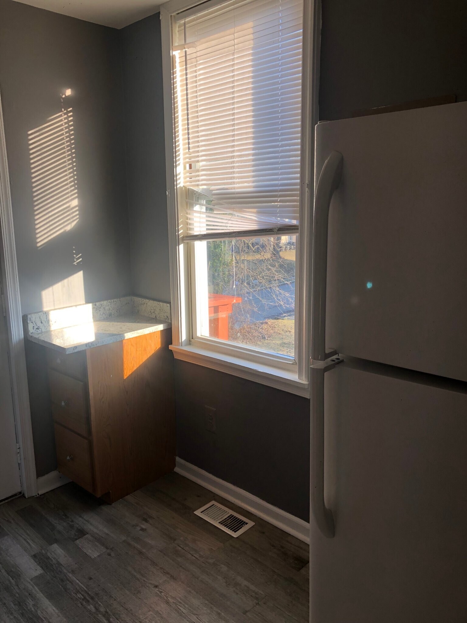 Building Photo - 4101 Fernhill Ave